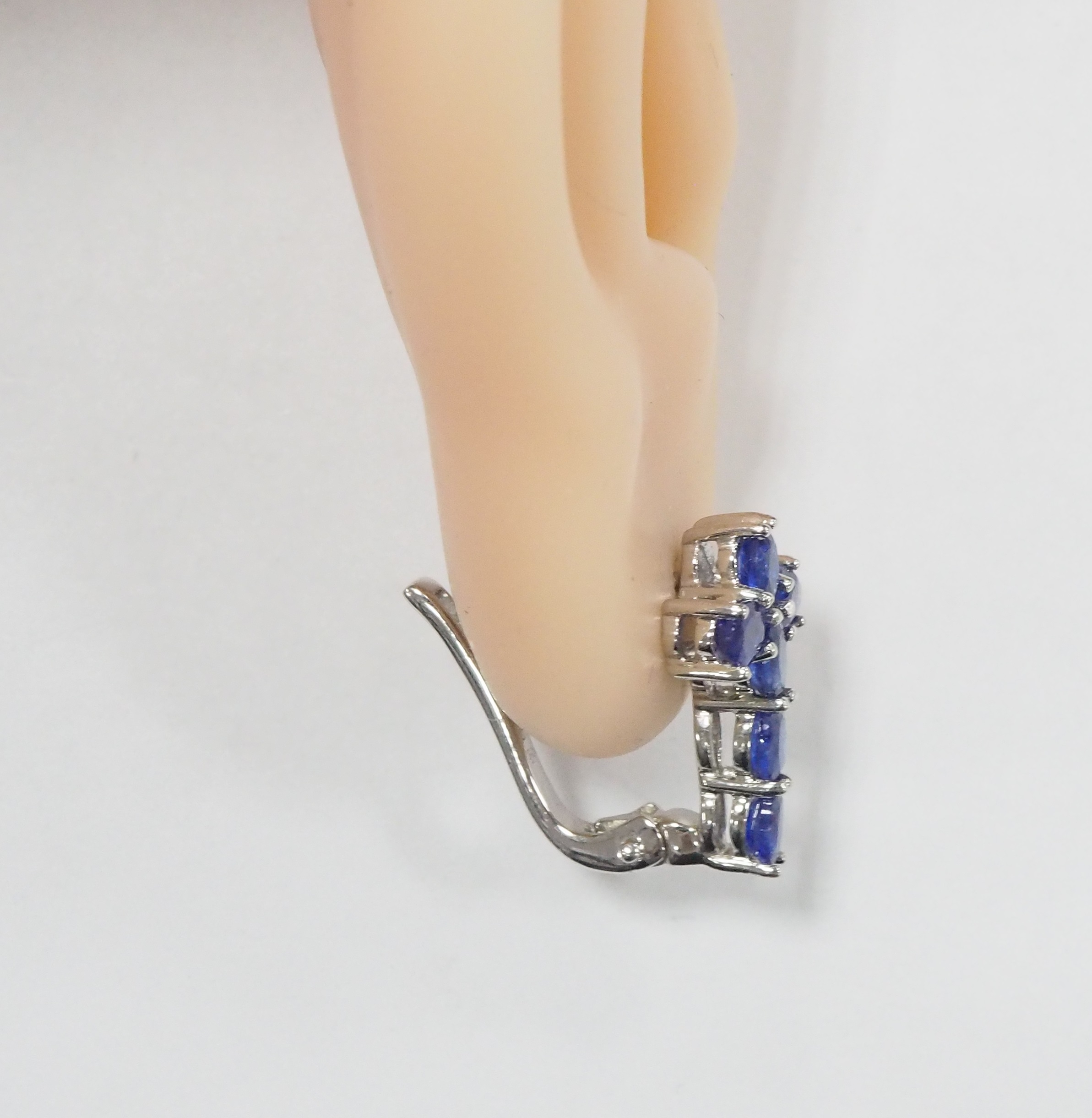 Серебряные серьги 925 пробы; вставки 12 Сапфир 3,12 ct U/2;